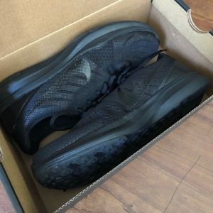 Nike Women’s All Black Tennis Shoe Size 6.5